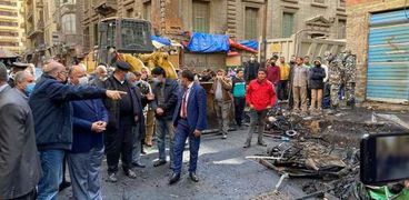 محافظ القاهرة يتفقد حريق التوفيقية