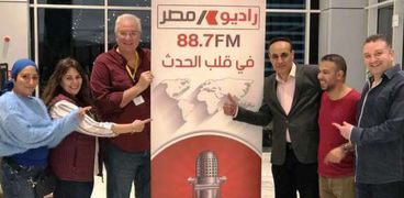 فريق راديو مصر مع عمرو الشناوى رئيس قطاع الاخبار