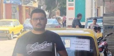أحمد حمدان يوصل المرضى مجانا