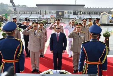الرئيس السيسي يضع أكاليل الزهور على قبر الجندي المجهول والزعيمين أنور السادات وجمال عبد الناصر