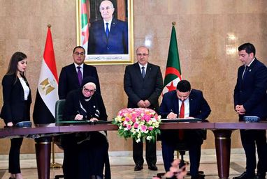 مدبولي والوزير الأول الجزائري يشهدان مراسم توقيع عدد من الوثائق في عدة مجالات