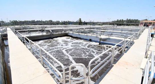 تنقى مياه الصرف الصحي في محطات خاصة تسمى محطات معالجة المياه.