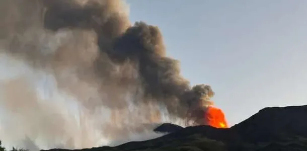 ثوران بركان جزيرة صقلية