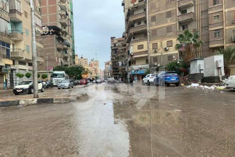 سقوط أمطار غزيرة في شوارع مدينة المنصورة بمحافظة الدقهلية