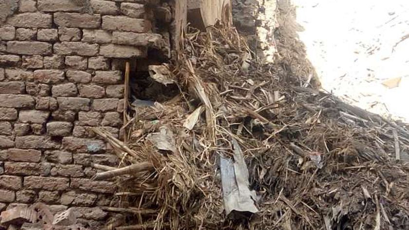 إصابة 4 بينهم 3 أطفال في انهيار منزل بسوهاج
