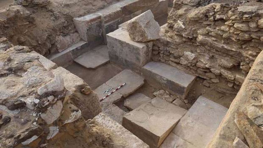 بالصور| كبير الأثريين يشرح أهمية اكتشاف مقبرة النبيل "خوي" في سقارة