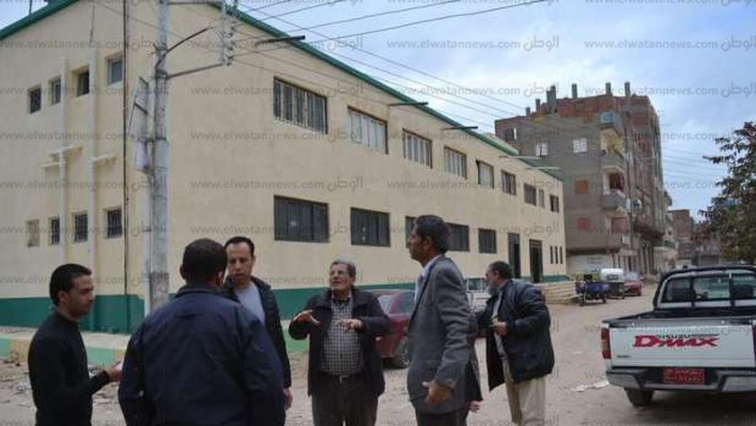 معاينة الشوارع المحيطة لمستشفى بلطيم المركزى الجديدة لإعادة هيكلتها ورصفها