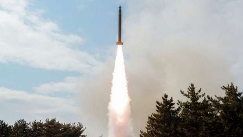 يلا خبر  | تفاصيل إطلاق كوريا الشمالة لصاروخين.. تحد جديد لأمريكا ومجلس الأمن – أخبار العالم