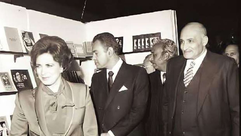 جيهان السادات تفتتح معرض الكتاب عام 1981