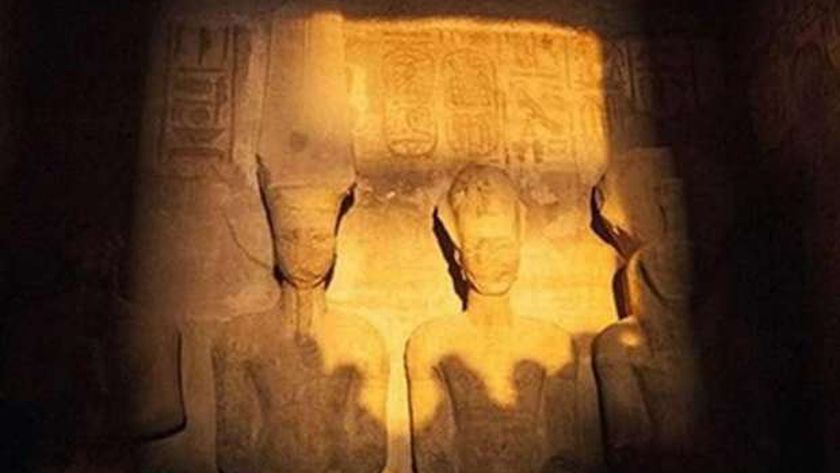 صورة باحثة أثرية: تفسيران لتعامد الشمس على معبد أبوسمبل يوم 22 أكتوبر – المحافظات