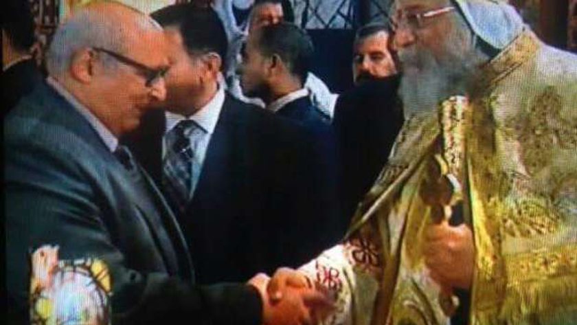رئيس جامعة عين شمس يهتئ البابا