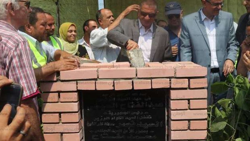 محافظ كفرالشيخ يضع حجر اساس مشروع آفاق2020 للصرف الصحى بالصرادوسى