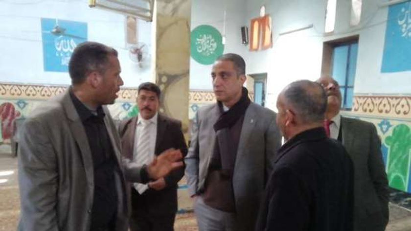 محافظ سوهاج يبحث احتياجات قرية سعد الله ضمن مبادرة "حياة كريمة"