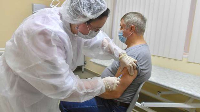 تطعيم المواطنين الروس
