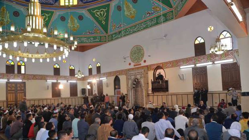 صلاة الجمعة بأحد المساجد - أرشيفية