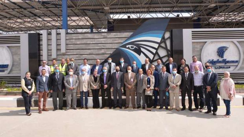 صورة رئيس شركة مصر للطيران يتابع تنفيذ مشروع مبنى الخدمات الأرضية الجديد – مصر