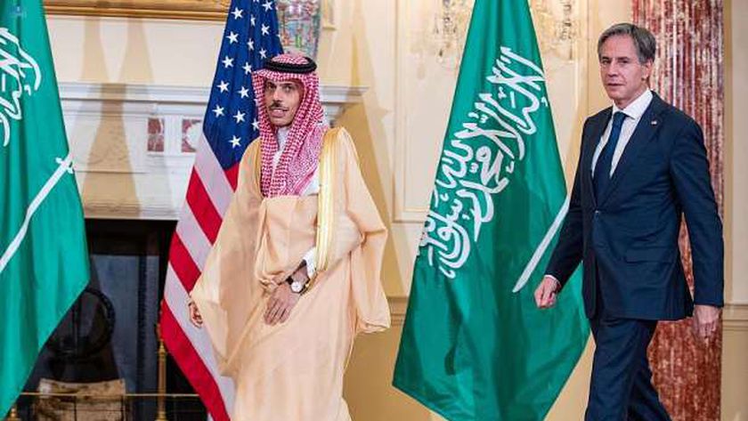 وزير الخارجية الأمريكي«يمين» مع نظيره السعودي «يسار»