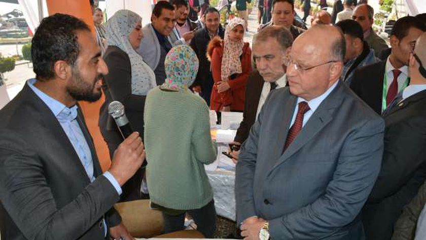 محافظ القاهرة يتفقد ملتقى التوظيف والمعارض