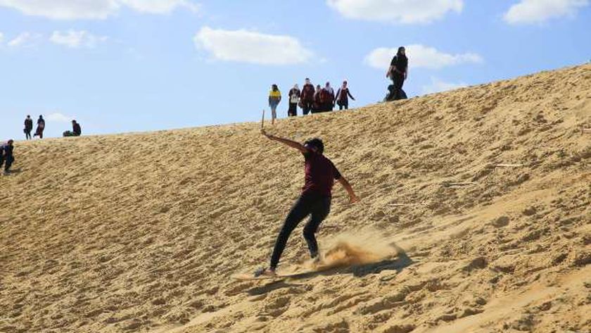 صورة كورونا يضرب موسم التزحلق على الرمال في وادي الريان بالفيوم – المحافظات