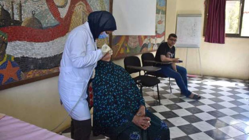 الكشف والعلاج المجاني لـ825 مواطنا في قافلة طبية لمستقبل وطن بني سويف