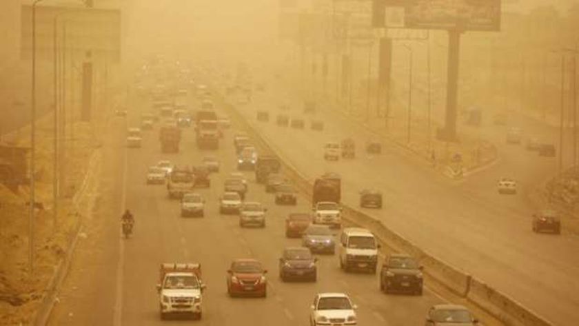 «الأرصاد»: رياح مثيرة للرمال والأتربة على القاهرة والمحافظات بسرعة 40 كيلومترا