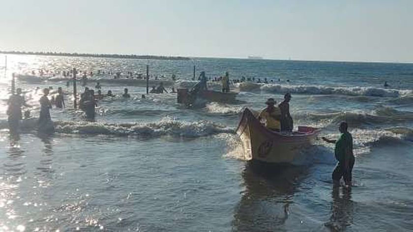 صورة إنقاذ 37 من الغرق و إعادة 314 طفلا تائه لذويهم بمصيف رأس البر – المحافظات
