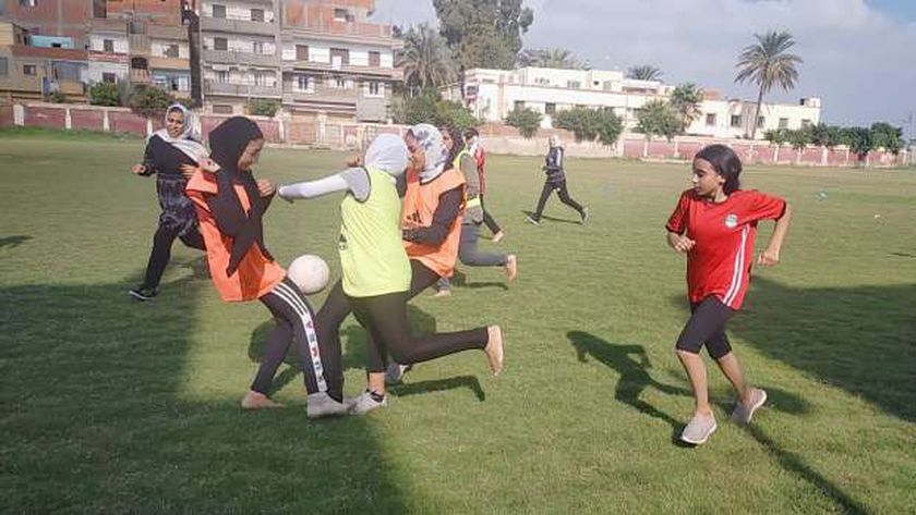 فريق كرة القدم النسائية يشارك في مبادرة 7 الصبح