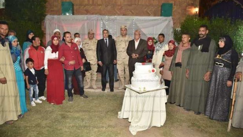 نائب محافظ أسيوط يشهد عقد قران عدد 7 عريس وعروسة من المشاركين فى حفل الزفاف الجماعى بالمنطقة الجنوبية العسكرية
