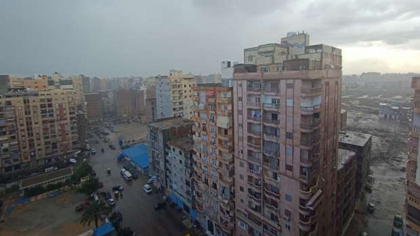 صورة رعد وأمطار غزيرة تجتاح الإسكندرية.. والمحافظة ترفع حالة الطوارئ القصوي – المحافظات