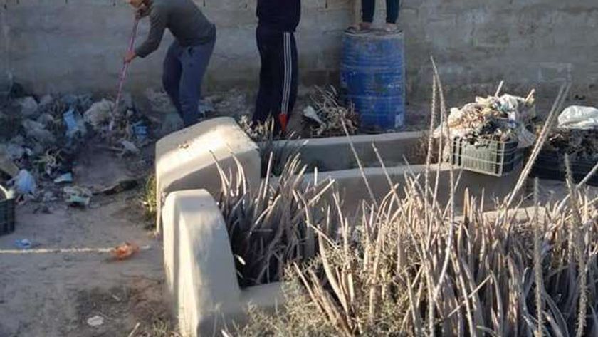 صورة حملة شبابية لتنظيف مقابر العريش.. متطوعون: نسعى لتعميم الفكرة – المحافظات