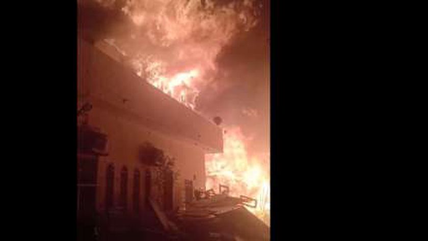 صورة حريق هائل بمغلق خشب في الشرابية «فيديو وصور» – حوادث