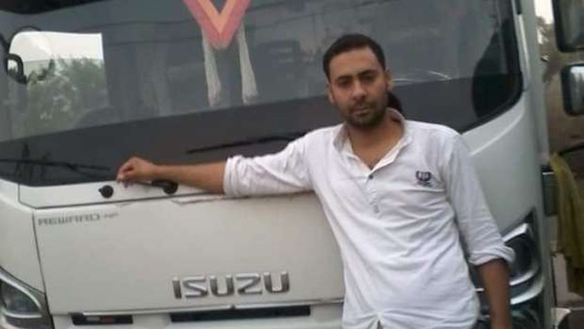صورة سائق يقبض على لصوص سرقوا تاكسي وحاولوا ذبح صاحبه: مكنش ينفع أسكت – حوادث