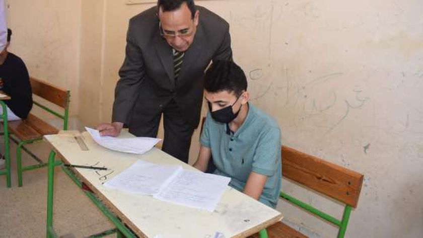 محافظ شمال سيناء يتفقد سير الامتحانات