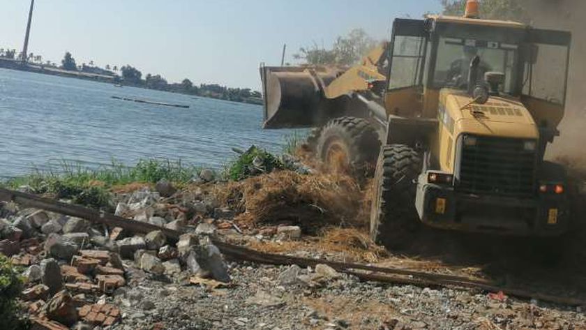 إزالة التعديات على جسور النيل