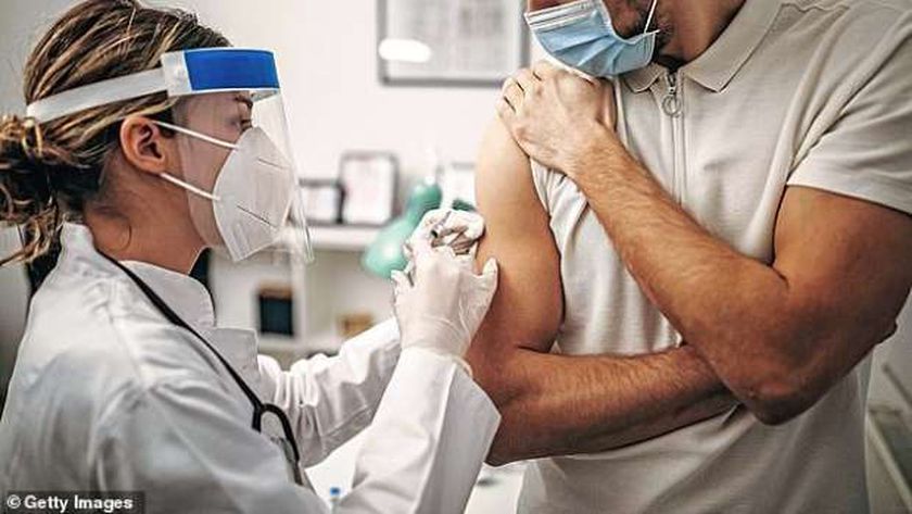 حملة التطعيم ضد فيروس كورونا في بريطانيا