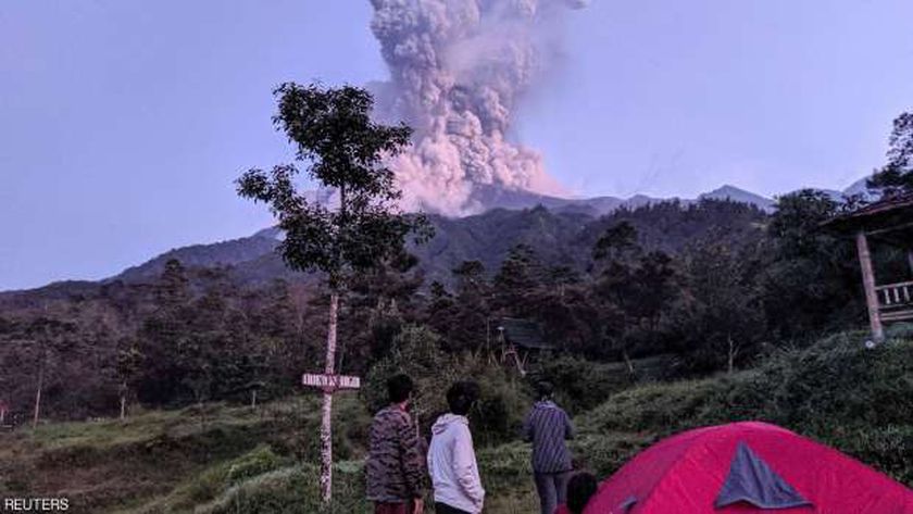 ثوران بركان جبل سينابونج في إندونيسيا