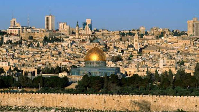 بن الخليفة عمر عام الخطاب في المقدس عهد فتح تم بيت 13 رمضان: