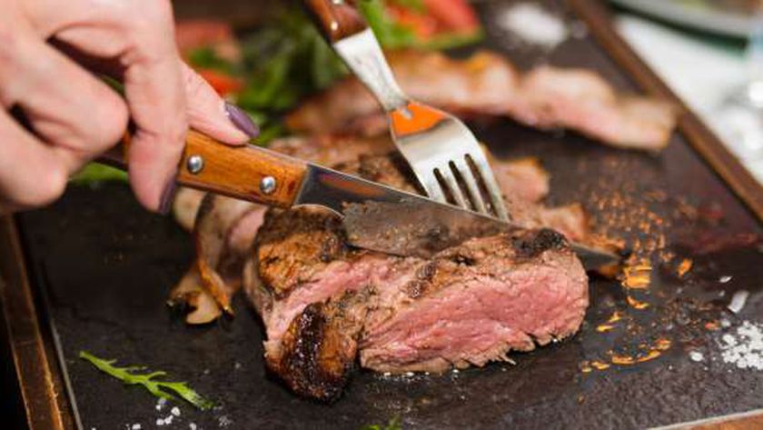 صورة ماذا يحدث لجسمك عند تناول اللحم «نص سوا»؟.. أولها مشكلات في المعدة – منوعات