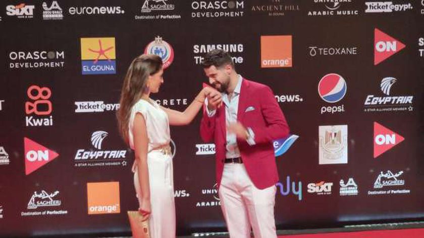 الفنان طارق الإبياري وزوجته في مهرجان الجونة السينمائي