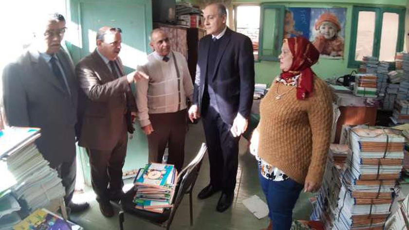 قيادات التعليم بالقاهرة خلال جولة بالمدارس "ارشيف"