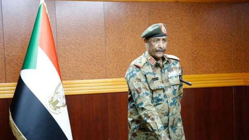 الفريق عبد الفتاح البرهان يؤدي اليمين الدستورية رئيسا لمجلس السيادة السوداني الجديد