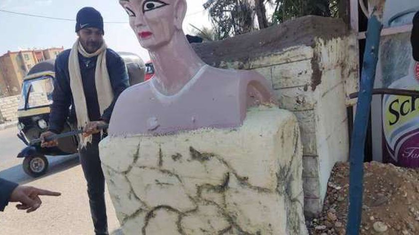 تمثال مشوة للملكة نفرتيتي ببني مزار