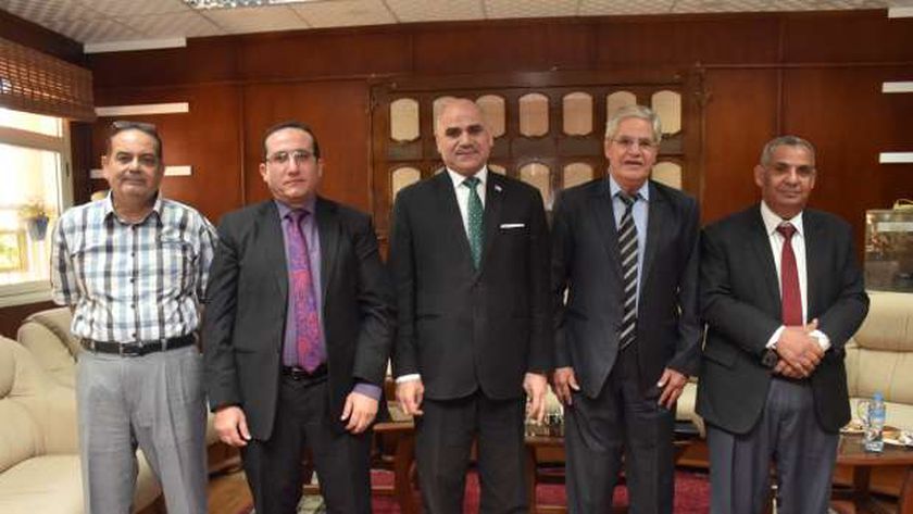 رئيس جامعة الأقصر يلتقي مع مستشار وزير الزراعة