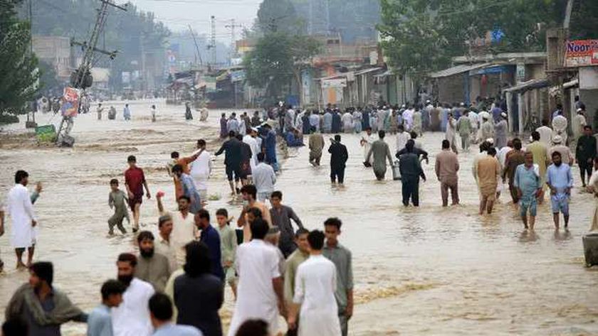 باكستان تلجأ إلى السدود لحماية محطات الطاقة من الفيضانات
