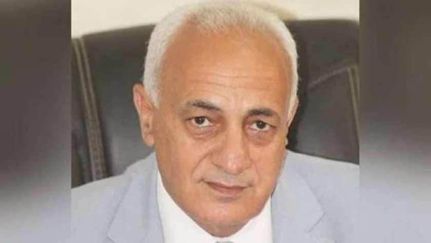 محمد عبد المحسن وكيل وزارة التربية والتعليم باسيوط