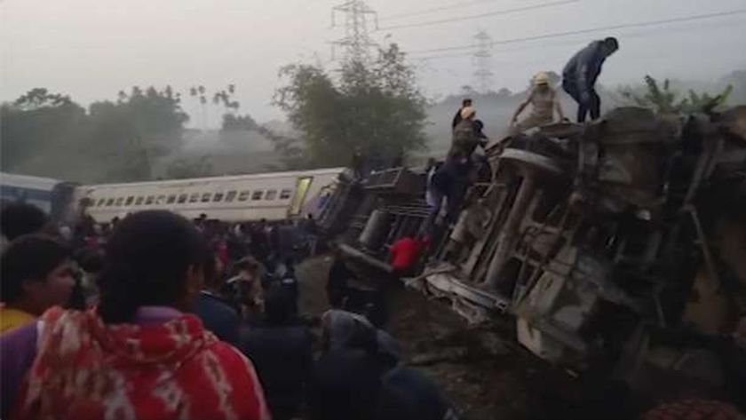 مصرع 9 أشخاص وإصابة 45 في حادث خروج قطار عن مساره بالهند