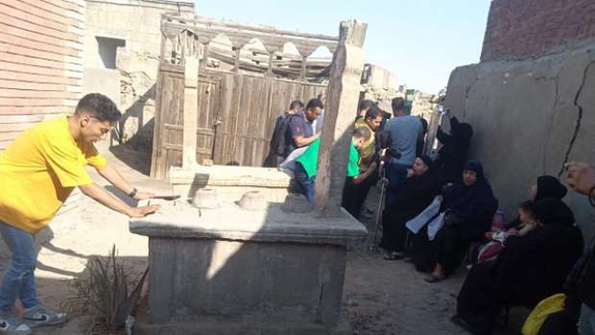 والدة شياء جمال تزور قبرها