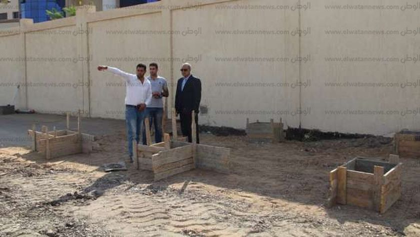 رئيس جامعة كفر الشيخ يتفقد انشاء مستشفى الطوارئ