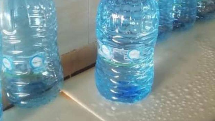 زجاجات المياة المعدنية المعبأة من الحنفية التي ضبطها وزارة التموين