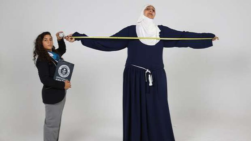 هدي شحاتة اطول امراة بالعالم
